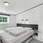 5 Bedroom In *