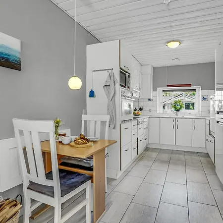 5 Bedroom In